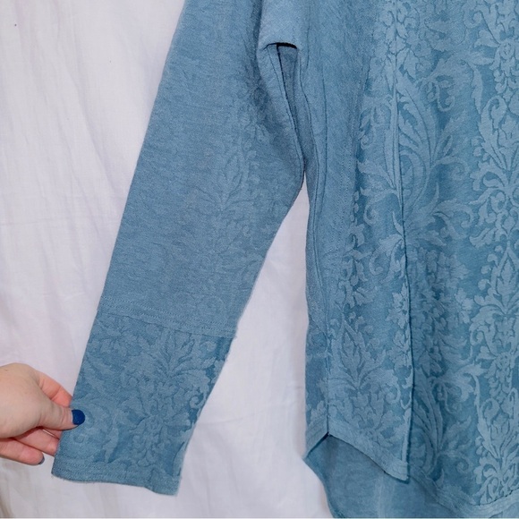 Soft Surroundings Blue Long Sleeve Floral Detail Top size large - Picture 2 of 7